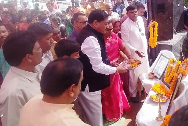 Minister Mr. Baghel joins Nandghat Vikash Bharat Sankalp Yatra campaign