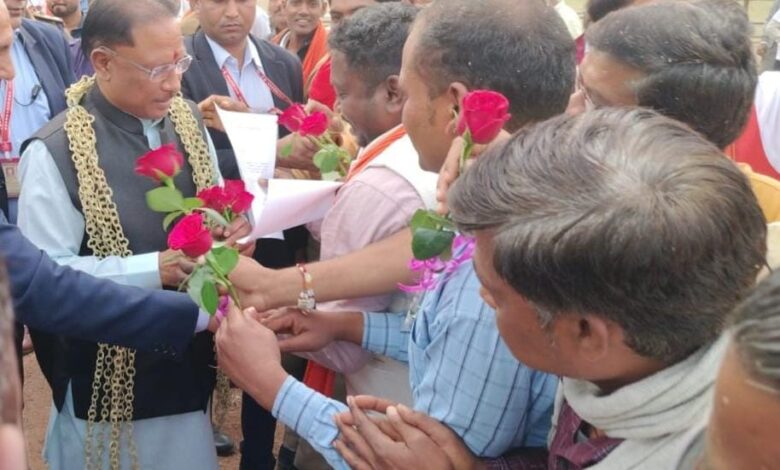 Chief Minister Vishnu Deo Sai reached the helipad located at village Kusumghata in Bodla development block of Kabirdham district.