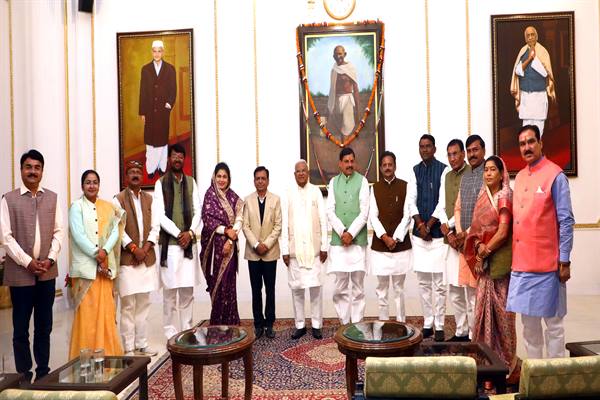 The Council of Ministers led by the Chief Minister paid a courtesy call on Governor Shri Patel.