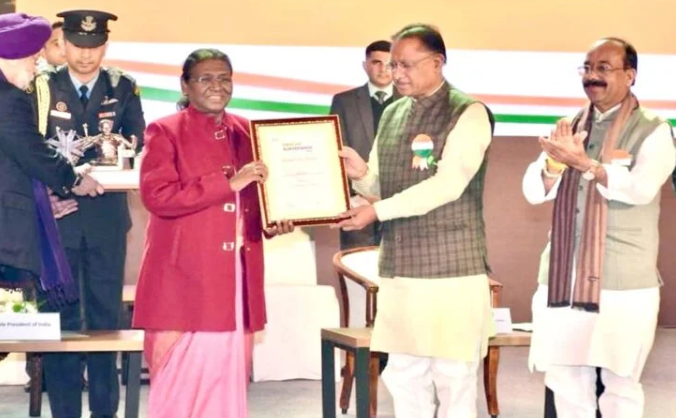  Chhattisgarh has been declared the third cleanest state in the country, President Murmu gave the award to Chief Minister Vishnudev Sai.