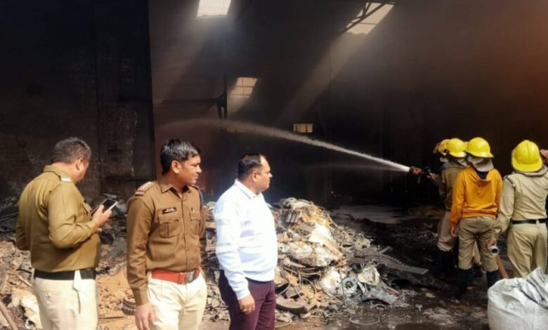 A massive fire broke out at Shivam Infotech factory in Bhilai, 4 fire tenders were rushed to control the operation.