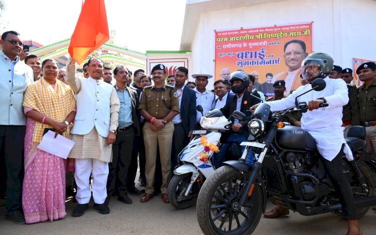 Chief Minister Vishnudeo Sai flagged off a helmet awareness rally at his hometown Bagia.