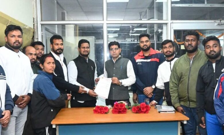 New sports policy and sports investiture ceremony organized in Chhattisgarh, memorandum submitted to Sports Minister...