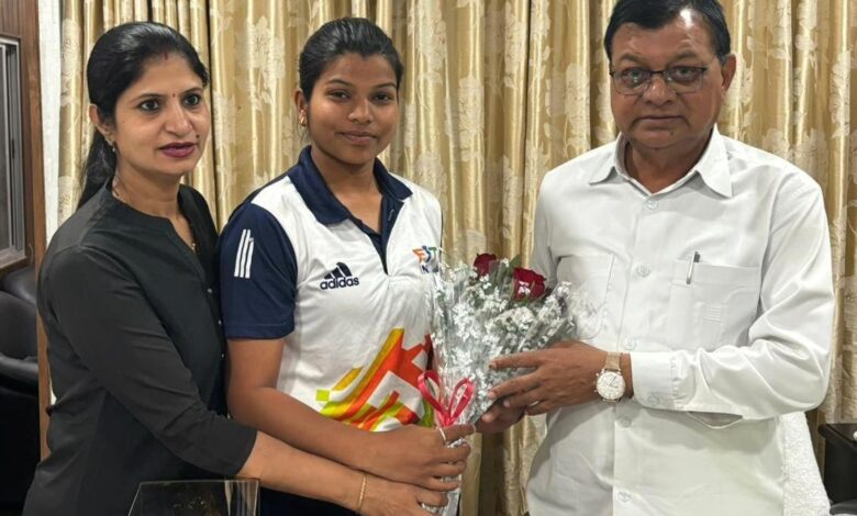 Karate players of Korba district were also met by the Labour Minister. Courtesy interview with Sneha Banjare.