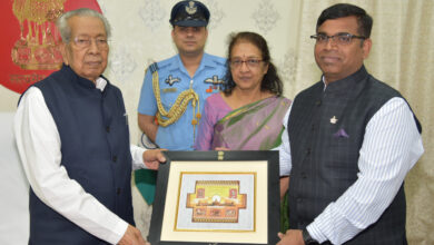 Chief Postmaster General calls on Governor Shri Harichandan.