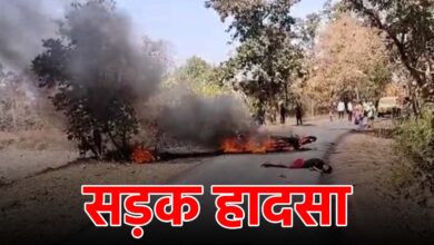 Road accident: Fierce collision between 2 bikes, turning into fireball.