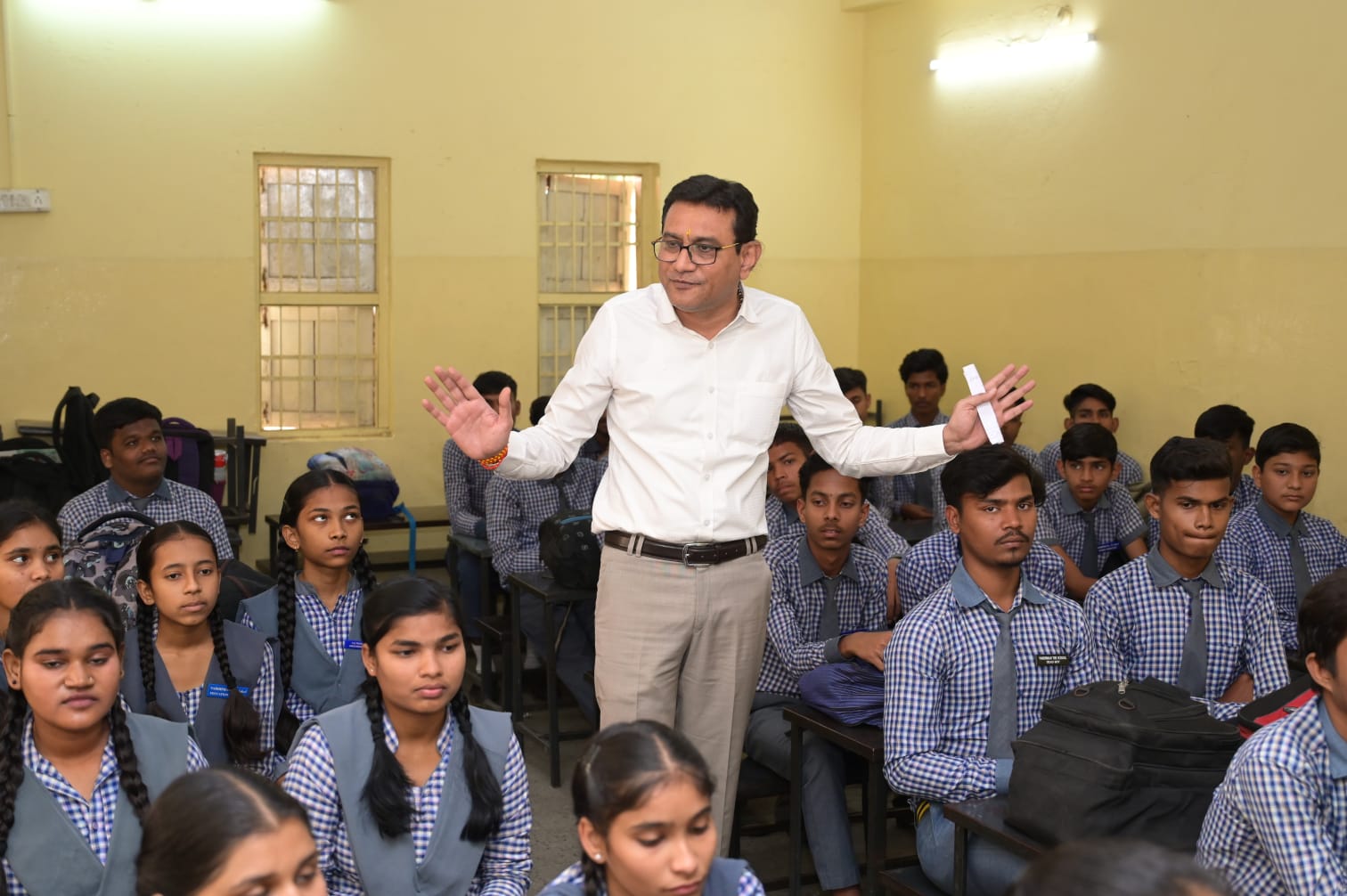  Do not waste time by watching reels in mobile - Hundreds of children took an oath to fast mobile till the exam.