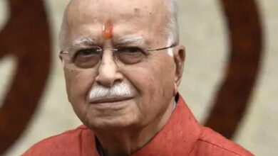 LK Advani receives congratulations for being awarded Bharat Ratna.