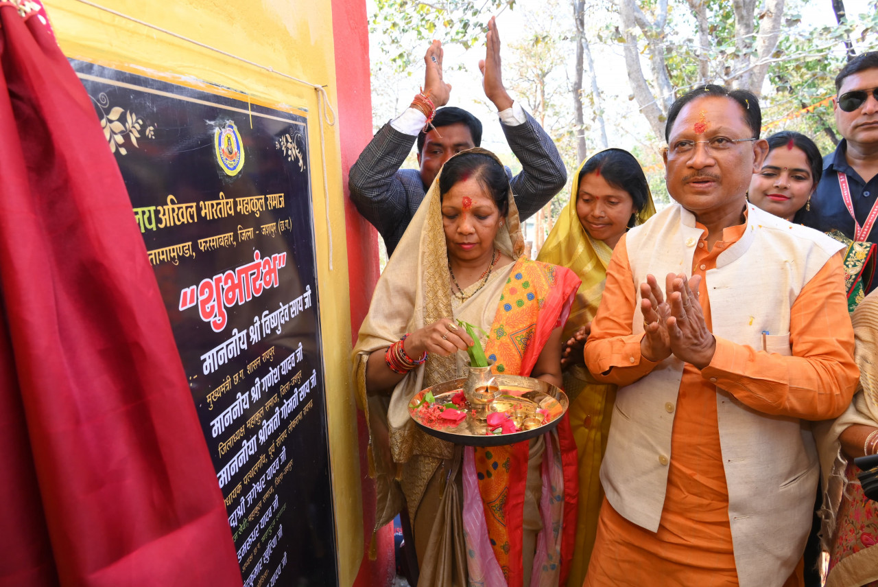 CM inaugurates cultural pavilion at Giri Govardhan Parvat-Tamamunda.