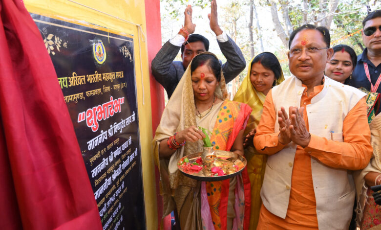 CM inaugurates cultural pavilion at Giri Govardhan Parvat-Tamamunda.