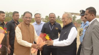 Governor and Chief Minister given warm welcome at airport.