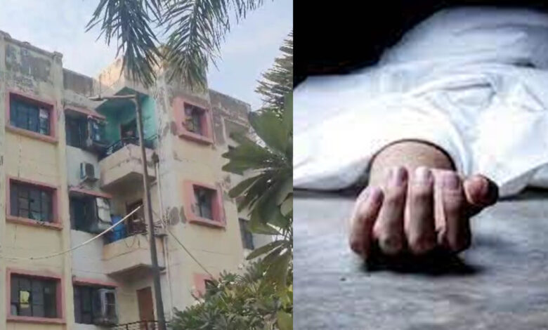 Woman murdered in police colony; police officer arrived on information.