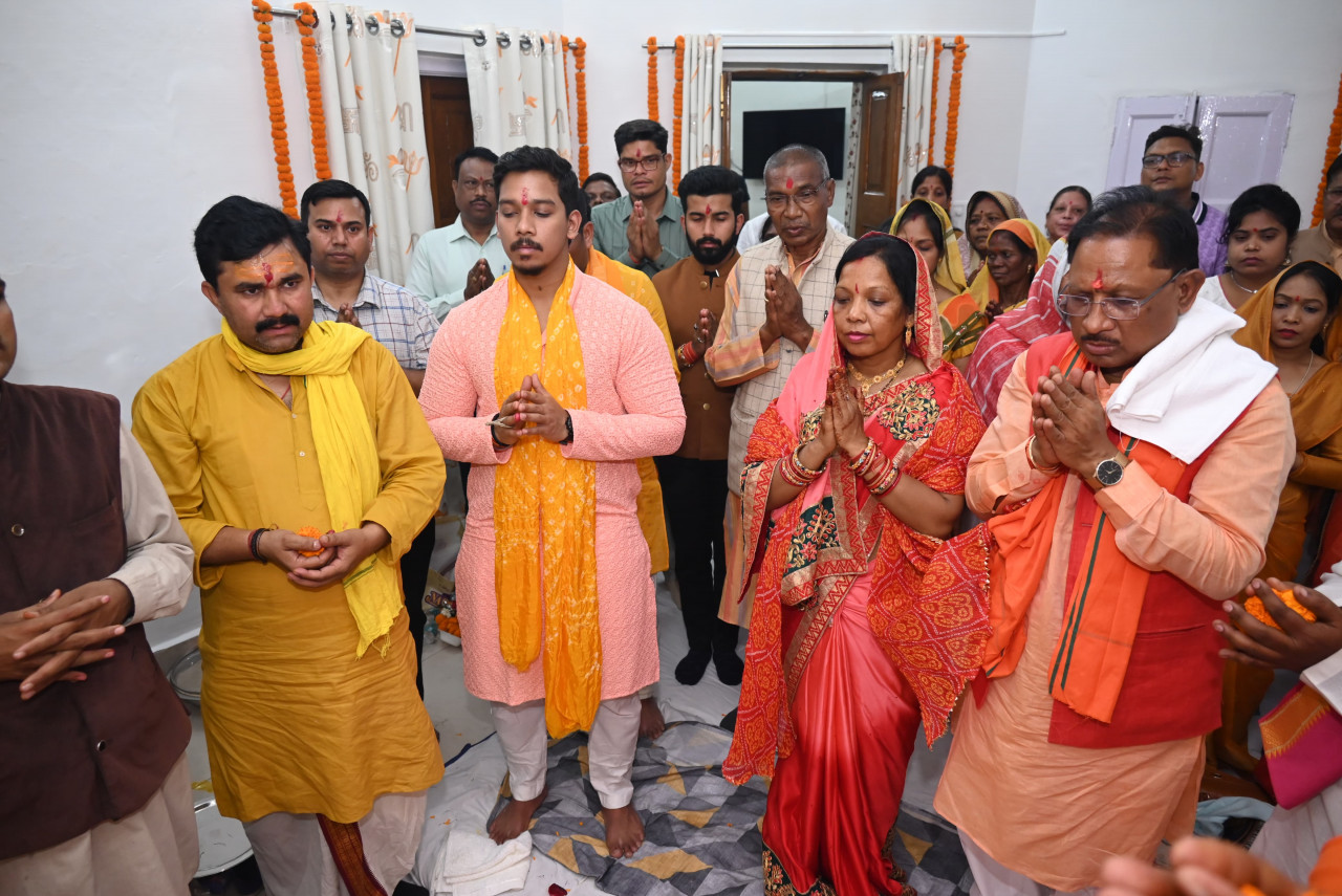  Chief Minister Vishnu Dev offered prayers before shifting to Civil Line Niwas in capital Raipur.