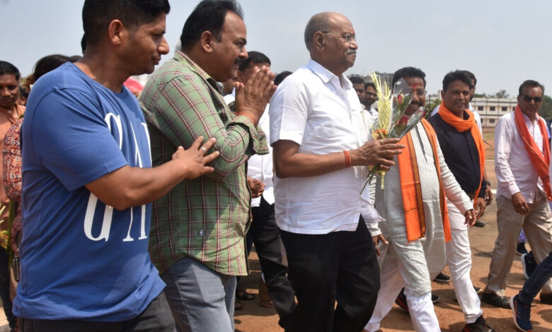 Education Minister Shri Brijmohan Agrawal accorded warm welcome at Karli helipad in Dantewada district.