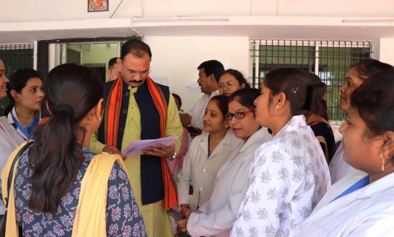 Health Minister Shri Shyam Bihari Jaiswal assures contractual workers.