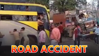 Road accident: Collision between bus and truck, half dozen passengers injured, 2 critical.