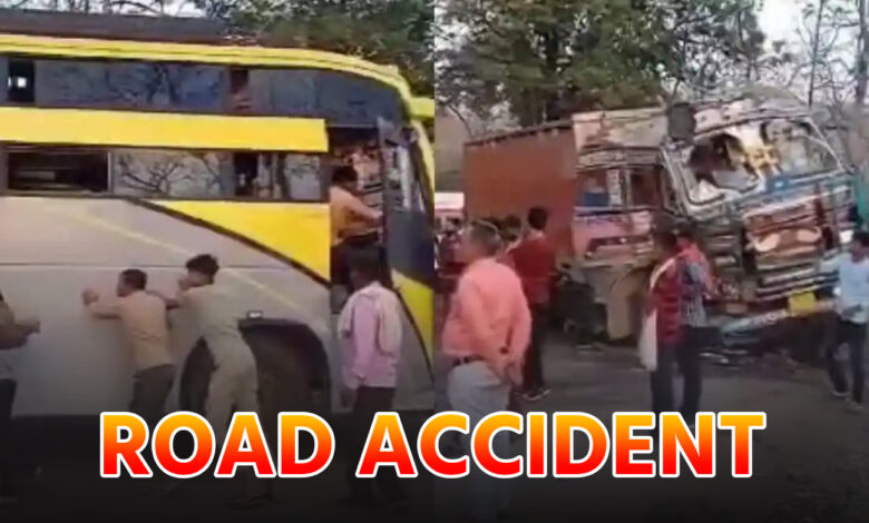 Road accident: Collision between bus and truck, half dozen passengers injured, 2 critical.