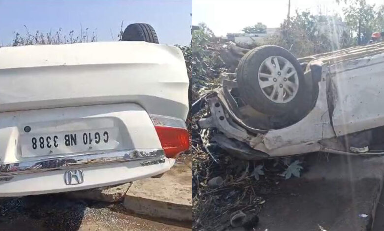 Road accident: Uncontrolled car overturned on the capital's expressway; police reached the spot.