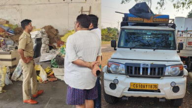 Police and GST department seized two vehicles full of scrap, imposed a fine of Rs 5.5 lakh after investigation.