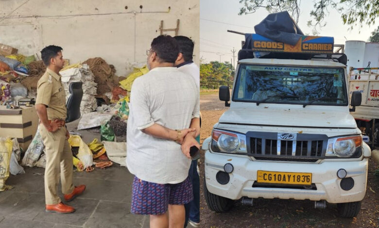 Police and GST department seized two vehicles full of scrap, imposed a fine of Rs 5.5 lakh after investigation.