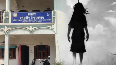 Woman hanged in Sakhi Center; police engaged in investigation.