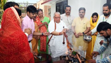 The Governor offered prayers on the occasion of Navami and prayed for happiness, prosperity and happiness in the state.