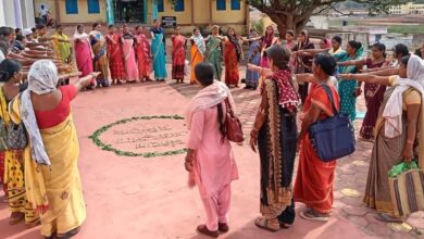 Voters are being made aware by forming henna, rangoli and human chain.