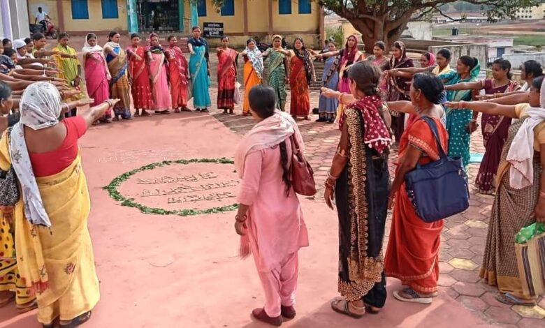 Voters are being made aware by forming henna, rangoli and human chain.