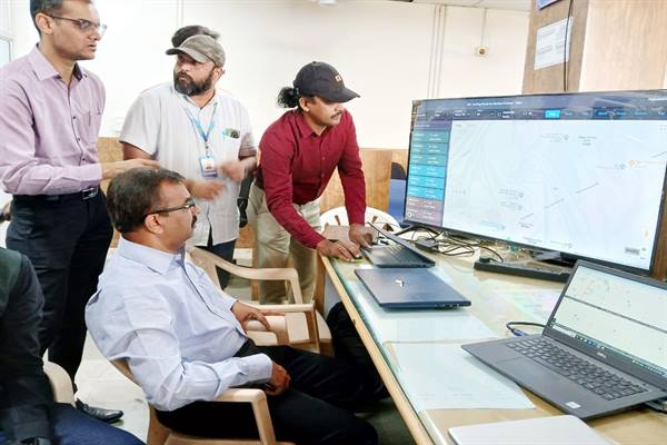 Lok Sabha Election-2024: Chief Electoral Officer Shri Rajan continuously monitors voting from control room.