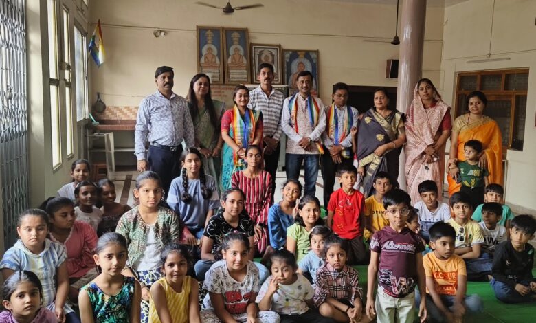 Digambar Jain Mahila Mandal informed the children about the dangers of good touch, bad touch and cyber crime.