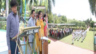 Mass singing of National Song "Vande Mataram" and National Anthem "Jana-Gana-Mana" held at Mantralaya.