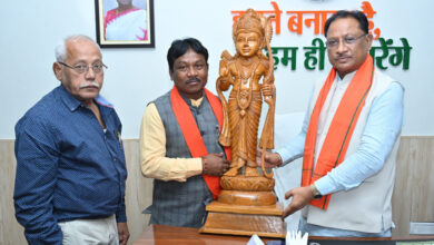 Newly-elected MP Shri Mahesh Kashyap meets Chief Minister.