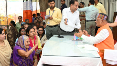 Jan Darshan: Chief Minister meets needy people.