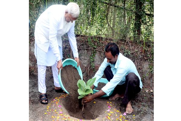 Governor Patel plants saplings on World Environment Day, 100 teak saplings to be planted at Raj Bhavan.