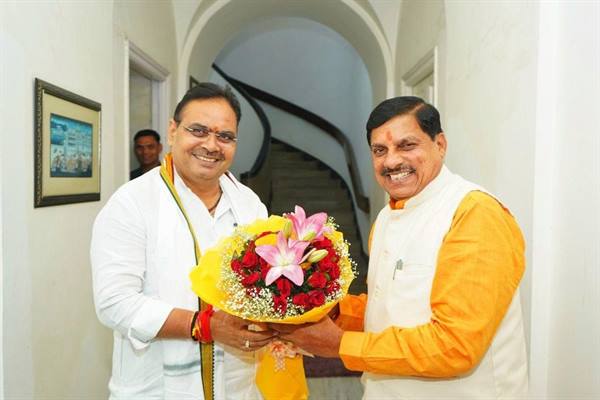 Chief Minister Dr. Yadav meets Rajasthan Chief Minister Shri Sharma.