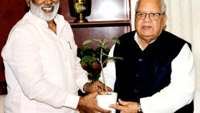 Uttar Pradesh Jal Shakti Minister calls on Governor Shri Mishra