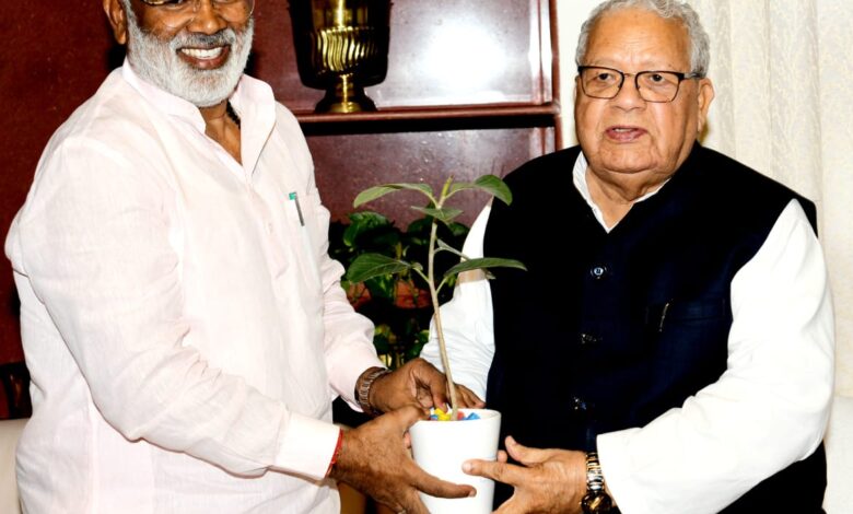 Uttar Pradesh Jal Shakti Minister calls on Governor Shri Mishra