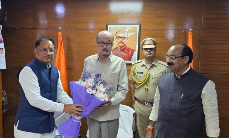 Chhattisgarh Chief Minister Vishnudeo Sai meets Governor at Chhattisgarh Bhawan