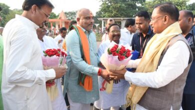 Chief Minister Shri Vishnu Deo Sai accorded warm welcome on arrival at Bhilai 3