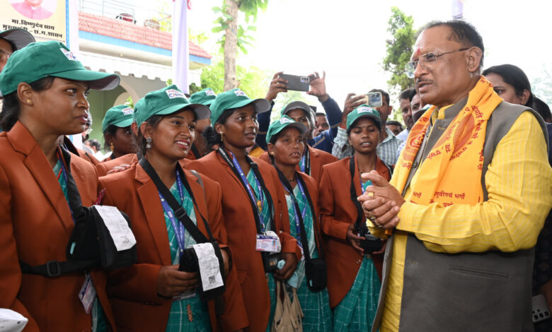 Chief Minister Vishnu Deo Sai distributed electricity kits to Bijli Sakhis