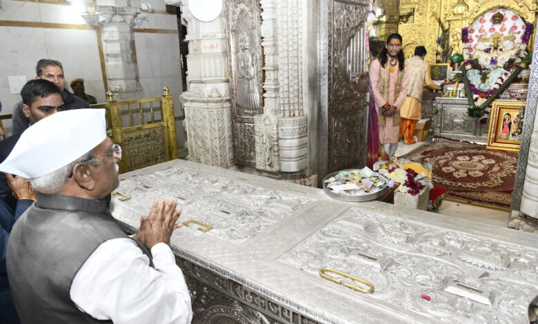 The Governor visited Sanwariya Seth and prayed for the prosperity of the state