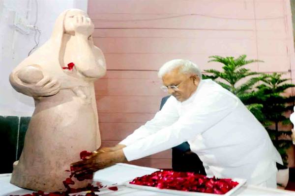 Governor Patel attends Bhopal gas tragedy condolence meeting