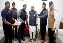 Governor Shri Patel hoisted the flag, celebrated Armed Flag Day at Raj Bhavan