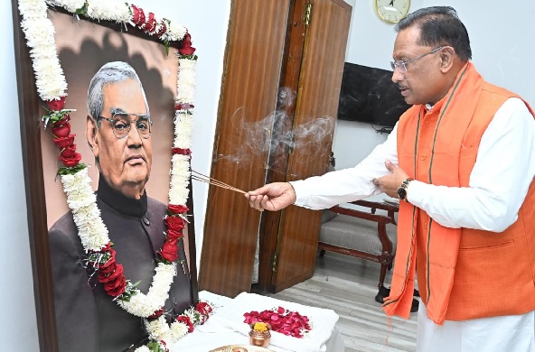 CM साय ने पूर्व प्रधानमंत्री अटल बिहारी वाजपेयी के जन्मदिन पर उन्हें नमन किया