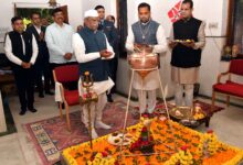 Governor participates in Poushbada Mahotsav Governor offers prayers at temple at Raj Bhavan