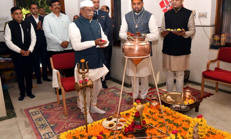 Governor participates in Poushbada Mahotsav Governor offers prayers at temple at Raj Bhavan