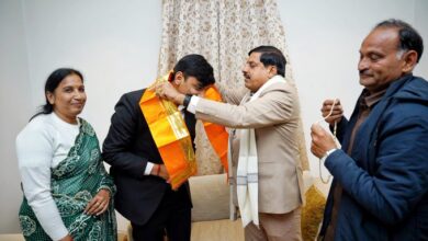 cm-dr-yadav-congratulates-akshat-aura