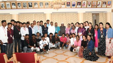 students-of-master-deenanath-mangeshkar-college-latur-met-with-the-governor