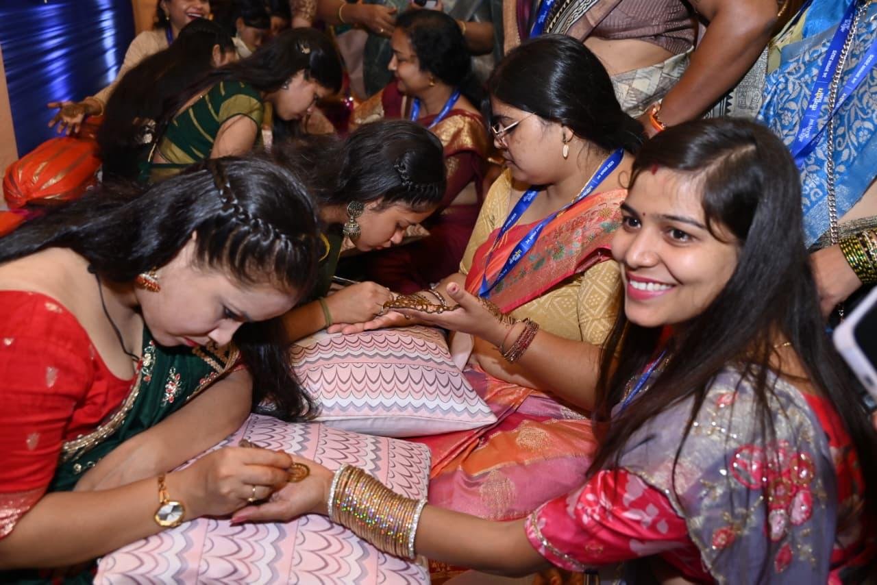 छत्तीसगढ़ रजत महोत्सव: महिला सम्मेलन एवं तीजा-पोरा महोत्सव का भव्य आयोजन 2 छत्तीसगढ़ रजत महोत्सव: महिला सम्मेलन एवं तीजा-पोरा महोत्सव का भव्य आयोजन