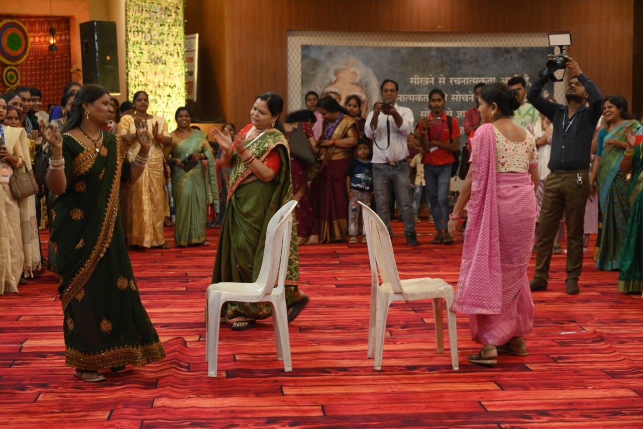 छत्तीसगढ़ रजत महोत्सव: महिला सम्मेलन एवं तीजा-पोरा महोत्सव का भव्य आयोजन 3 छत्तीसगढ़ रजत महोत्सव: महिला सम्मेलन एवं तीजा-पोरा महोत्सव का भव्य आयोजन